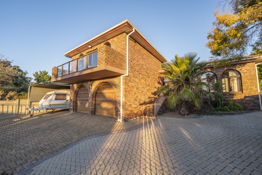 5 Bedroom Property for Sale in Protea Heights Western Cape